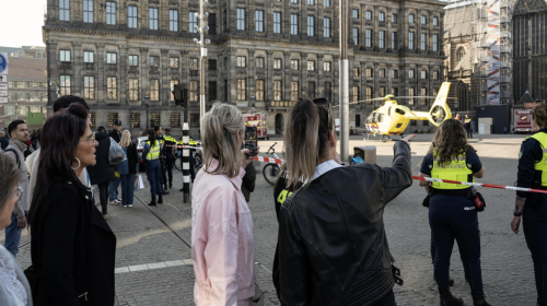Amsterdam, accoltellamento in piazza Dam: 5 feriti, fermato un sospettato – Il Fatto Quotidiano Amsterdam, accoltellamento in piazza Dam: 5 feriti, fermato un sospettato – Il Fatto Quotidiano
