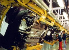 Calano le vendite di auto in Europa, crollo di Tesla – Industria e Analisi – Ansa.it