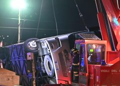 Recuperato e messo sotto sequestro il bus precipitato nel Po – Notizie – Ansa.it Recuperato e messo sotto sequestro il bus precipitato nel Po – Notizie – Ansa.it