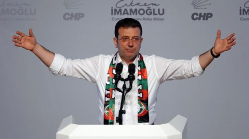 Turchia, confermato arresto di Imamoglu: “Non mi piegherò”. L’opposizione: “Votatelo alle primarie”