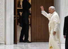 Il Papa ‘nessun algoritmo pu&ograve; sostituire poesia, ironia, amore’ – Notizie – Ansa.it