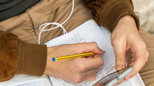 Censis, il 72% degli studenti della scuola secondaria usa l’IA – Future Tech – Ansa.it