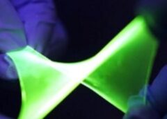 Nuovi schermi flessibili, funzionano anche quando si allungano