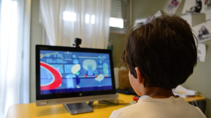 Oltre la met&agrave; dei ragazzi usa l’intelligenza artificiale, anche i bimbi – Notizie – Ansa.it